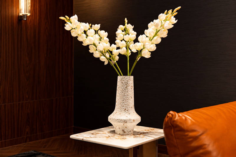 Cành hoa lan vua lá gai 2619067 – Decora